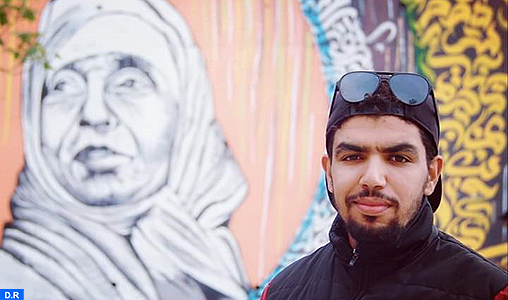 Mourad Rachendali, le jeune artiste autodidacte qui ressuscite les murs de Salé