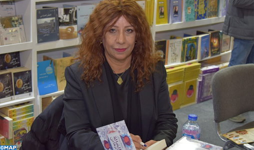 L’écrivaine marocaine Rabiaa Rayhan signe “Al Khala Oum Hani” au Salon international du livre du Caire