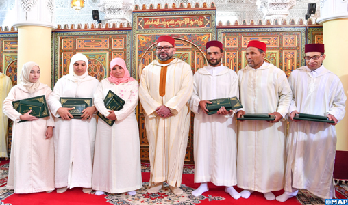 SM le Roi, Amir Al-Mouminine, remet le Prix Mohammed VI aux majors du Programme national de lutte contre l’analphabétisme dans les mosquées au titre de l’année 2018-2019