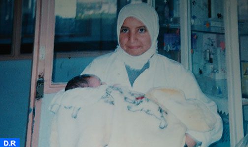 Khadija Mahri : la sage-femme aux multiples records