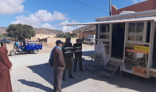 Sidi Ifni: Une agence bancaire mobile poursuit la distribution des aides du Fonds du Covid-19 en milieu rural
