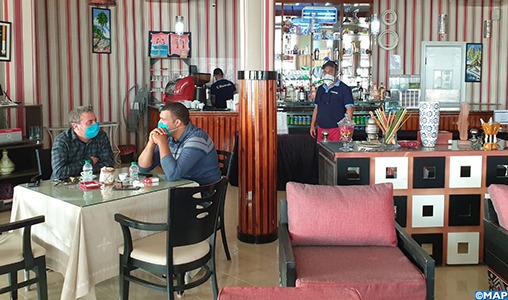 A Dakhla, les clients des cafés et restaurants renouent avec les terrasses