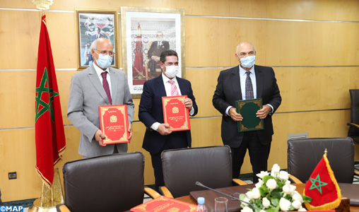 Signature à Rabat d’une convention cadre pour le développement de la recherche scientifique et de la digitalisation de l’enseignement au Maroc