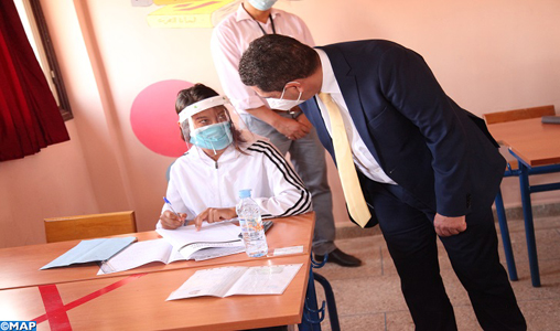 Baccalauréat : M. Amzazi visite des centres d’examen à El Hajeb et Fès