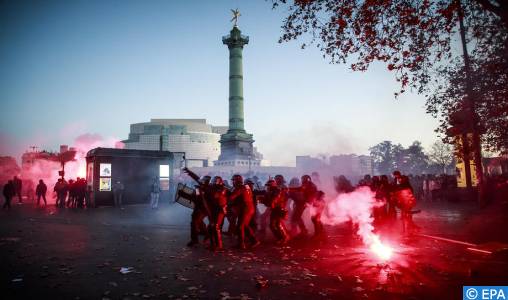 France : 62 policiers blessés et 81 personnes interpellées lors des manifestations contre une loi sécuritaire jugée “liberticide”