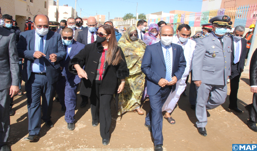 Es-Semara: Mme Bouchareb visite les projets de mise à niveau urbaine et de lutte contre l’habitat insalubre