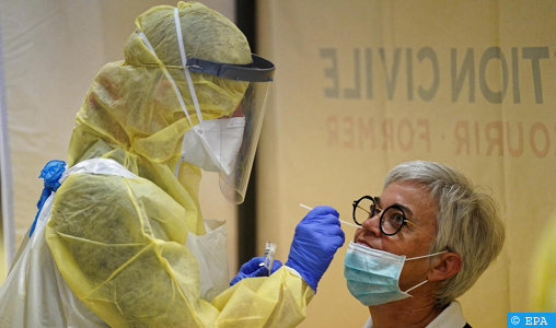 Covid-19 : la pandémie ralentit pour la 8e semaine consécutive dans le monde (OMS)