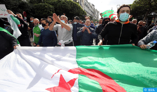 Algérie: les étudiants des universités renouvellent leur rejet du processus électoral, revendiquent une refonte du régime