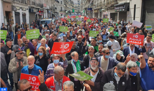 Algérie: Le Hirak face au régime pour le 112e vendredi, le bras de fer continue