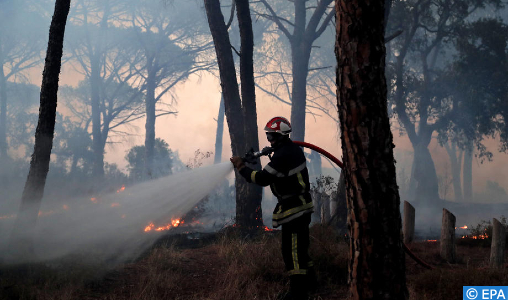 Un mort et près de 7000 ha parcourus par un incendie dans le sud de la France
