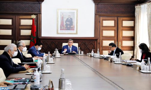 Le conseil de gouvernement adopte trois projets de décrets relatifs au secteur de l’économie et des finances