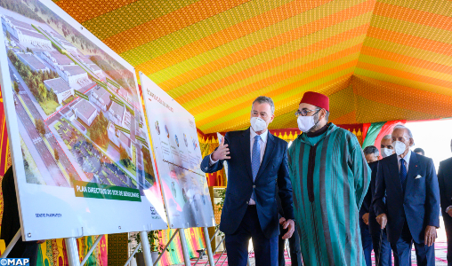 SM le Roi préside la cérémonie de lancement des travaux de réalisation à Benslimane d’une usine de fabrication de vaccins anti Covid-19 et autres vaccins