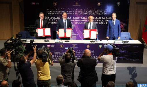 Signature à Salé du contrat d’organisation au Maroc du championnat du monde scolaire de football 2023