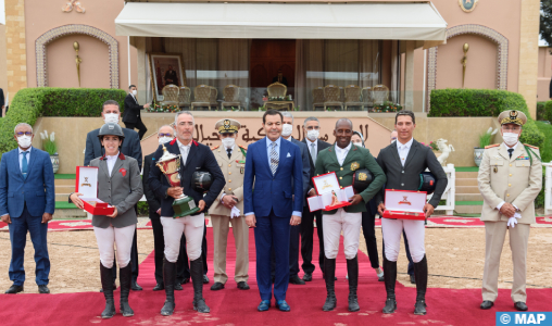 SAR le Prince Moulay Rachid préside à Témara le Grand Prix SM le Roi Mohammed VI du Concours de saut d’obstacles trois étoiles