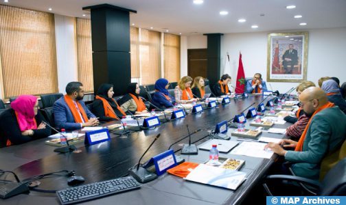Rabat: appel à l’élaboration d’un “Code déontologique” favorisant l’accès des femmes journalistes aux postes de décision