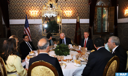 SM le Roi offre un dîner en l’honneur d’une délégation du Congrès américain