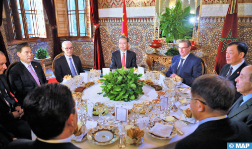 SM le Roi offre un dîner en l’honneur du président du Comité Permanent de l’Assemblée Populaire Nationale de Chine et de la délégation l’accompagnant