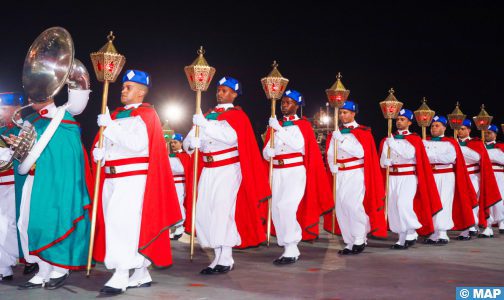 Fête de la Jeunesse : La retraite aux flambeaux de la Garde Royale illumine les artères de la ville d’Al-Hoceima