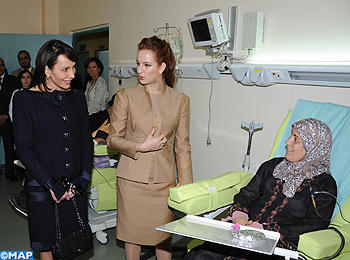 صاحبة السمو الملكي الأميرة للاسلمى والسيدة الأولى لجمهورية الغابون تزوران مستشفى الأنكولوجيا بفاس