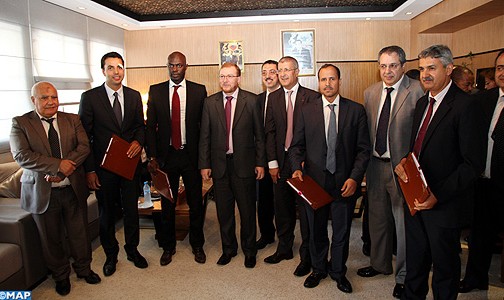 التوقيع بالرباط على اتفاقيتين تتعلقان بإحداث خطوط للنقل البري للمسافرين بين المغرب وموريتانيا والسينغال