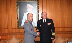 الجنرال دوكور دارمي المفتش العام للقوات المسلحة الملكية وقائد المنطقة الجنوبية يستقبل رئيس أركان القوات البحرية الإسبانية