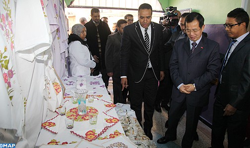 سفارة الصين بالمغرب تسلم معدات وآلات خياطة لفائدة جمعية أمل الشباب التقدم