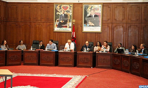 السيد مزوار يعقد اجتماعا مع أطر الوزارة الذين سيتم إلحاقهم بمختلف القنصليات العامة للمملكة