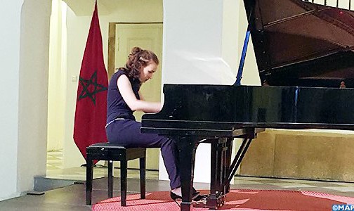 عازفة البيانو المغربية دينا بنسعيد تقدم بنجاح عروضا موسيقية بثلاثة مدن تشيكية