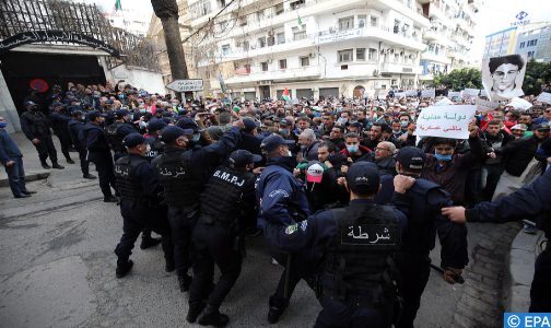 الجزائر: القمع لخنق كل أشكال التعبير الحر والسلمي