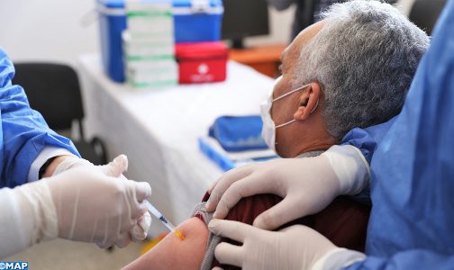(كوفيد-19).. وزير الصحة يحث المواطنين على تلقي اللقاح