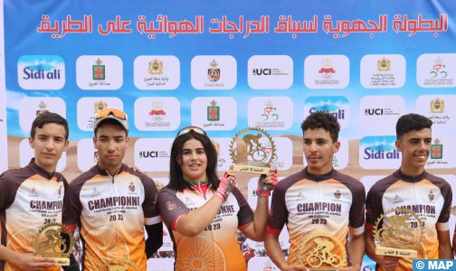 البطولة الجهوية للدراجات بالعيون: فوز الدراج عبد الفتاح الباز في فئة الذكور (كبار) وصفاء البغراوي في فئة الإناث