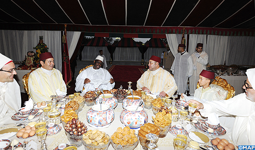 SM le Roi préside à Casablanca un Iftar à l’occasion de la fête du Trône