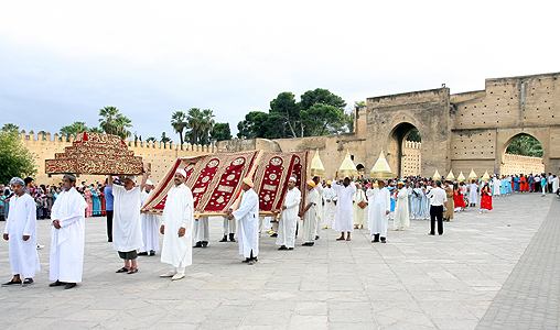 Fès: cérémonie solennelle de la procession du catafalque de Moulay Idriss Al Azhar