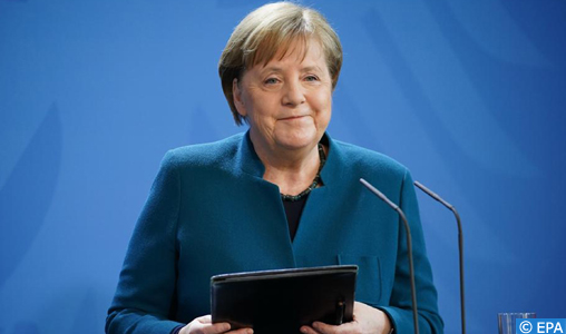 Angela Merkel “décide de se placer immédiatement en quarantaine” à domicile