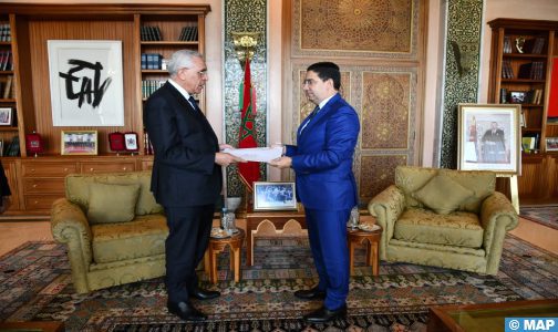M. Bourita reçoit le ministre algérien de la justice porteur de la lettre d’invitation adressée à SM le Roi pour assister au Sommet arabe