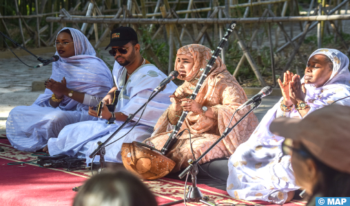 Festival de Fès de la culture soufie: la magnifique voix de l’artiste mauritanienne Fatou Mint résonne à Jnan Sbil