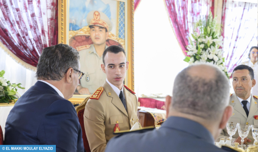 SAR le Prince Héritier Moulay El Hassan préside le déjeuner offert par SM le Roi à l’occasion du 68ème anniversaire des FAR